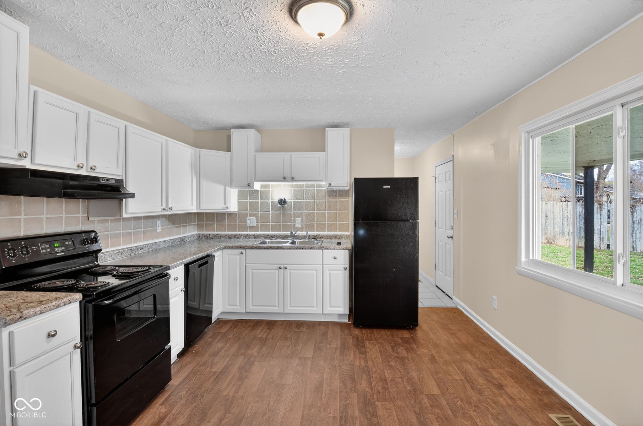 10013 Ridgefield Drive Indianapolis, IN 46235 - Photo 17 of 31