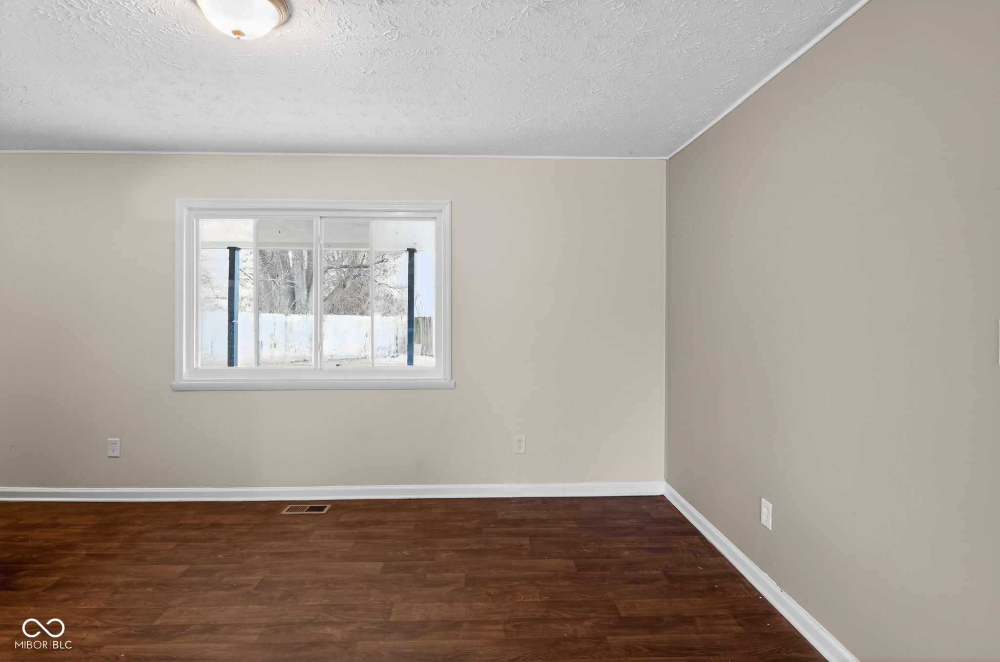 10013 Ridgefield Drive Indianapolis, IN 46235 - Photo 6 of 31