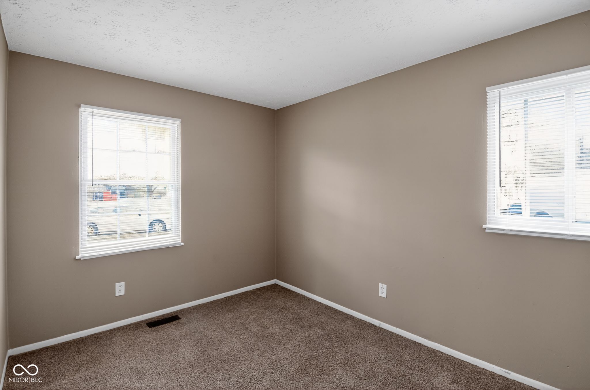 10013 Ridgefield Drive Indianapolis, IN 46235 - Photo 10 of 31