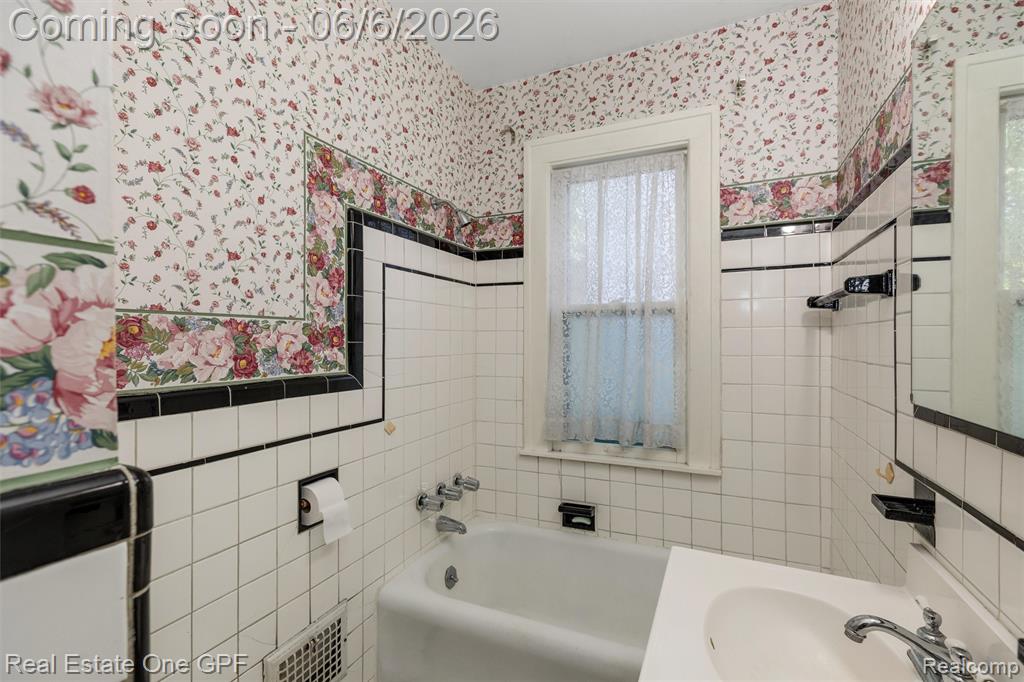 957 Fisher Road Grosse Pointe, MI 48230 - Photo 19 of 38
