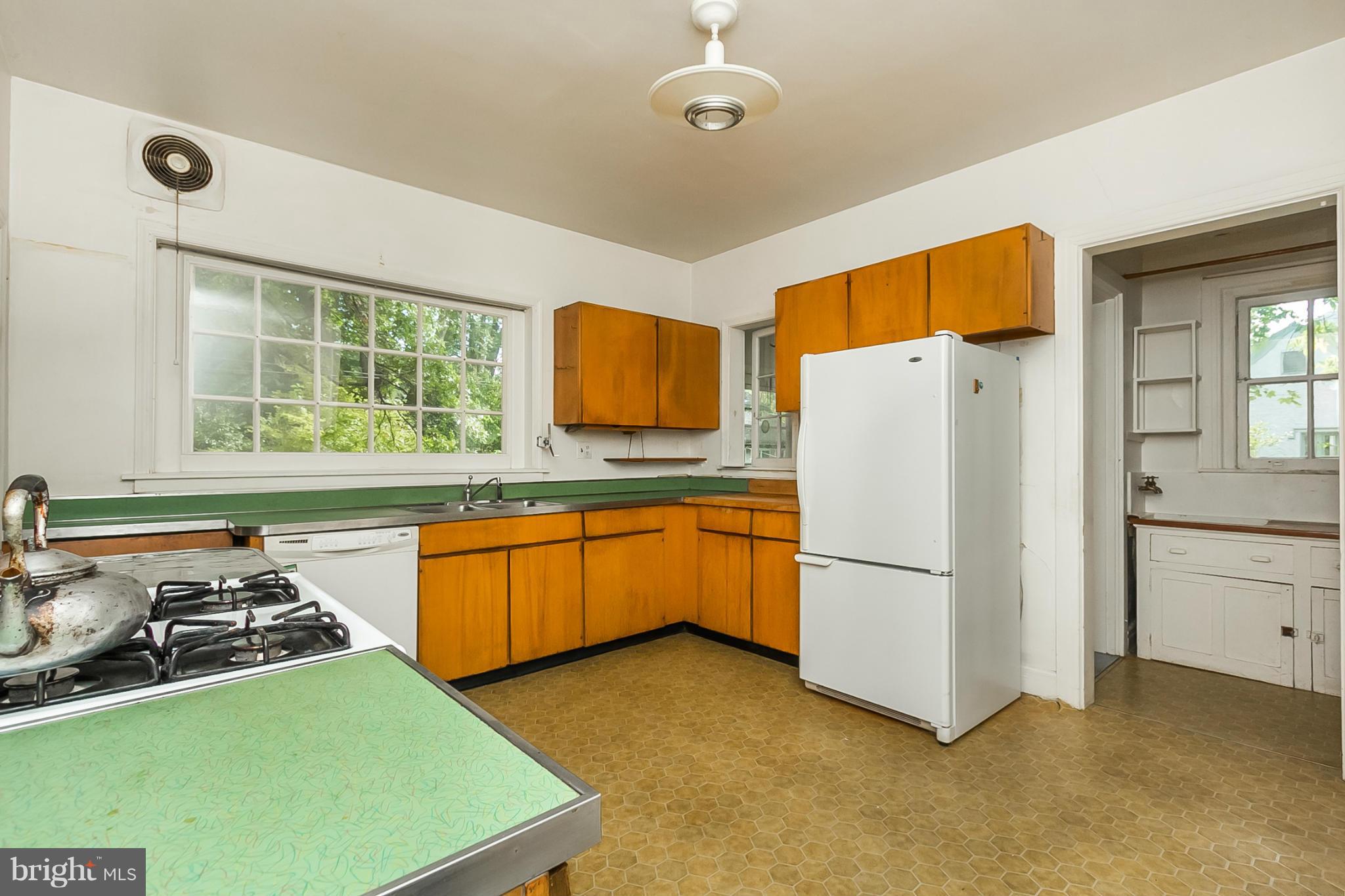 5303 Falls Rd Terrace Baltimore, MD 21210 - Photo 15 of 30 Kitchen