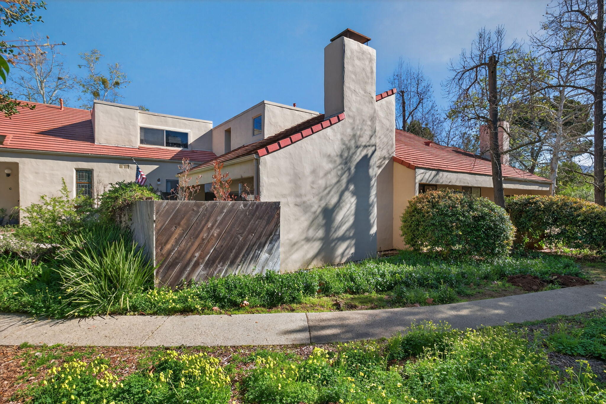 203 North Carillo Road, Unit B Ojai, CA 93023 - Photo 3 of 50 3-web-or-mls-UpmarketMedia-203NCar-136