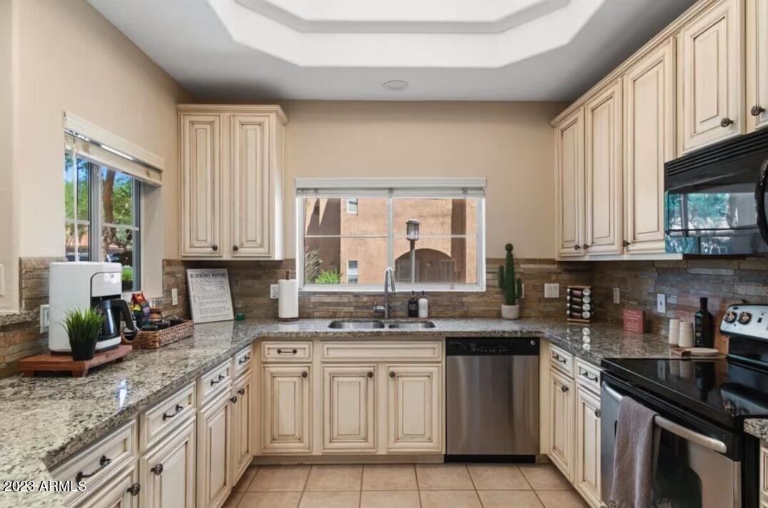8245 East Bell Road, Unit 138 Scottsdale, AZ 85260 - Photo 6 of 44 Kitchen