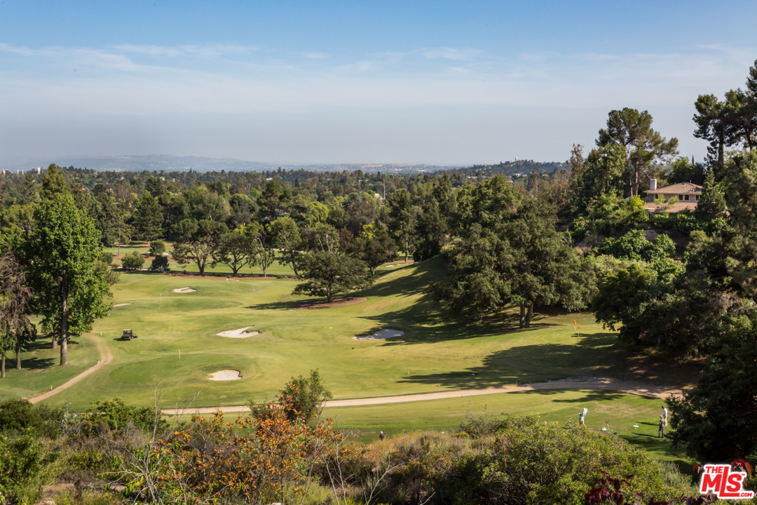 150 Patrician Way Pasadena, CA 91105 - Photo 22 of 43 a view of an ocean and a mountain view