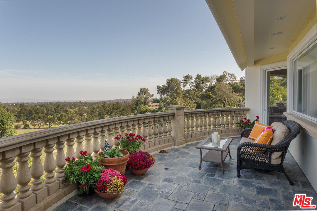 150 Patrician Way Pasadena, CA 91105 - Photo 23 of 43 an outdoor view with patio