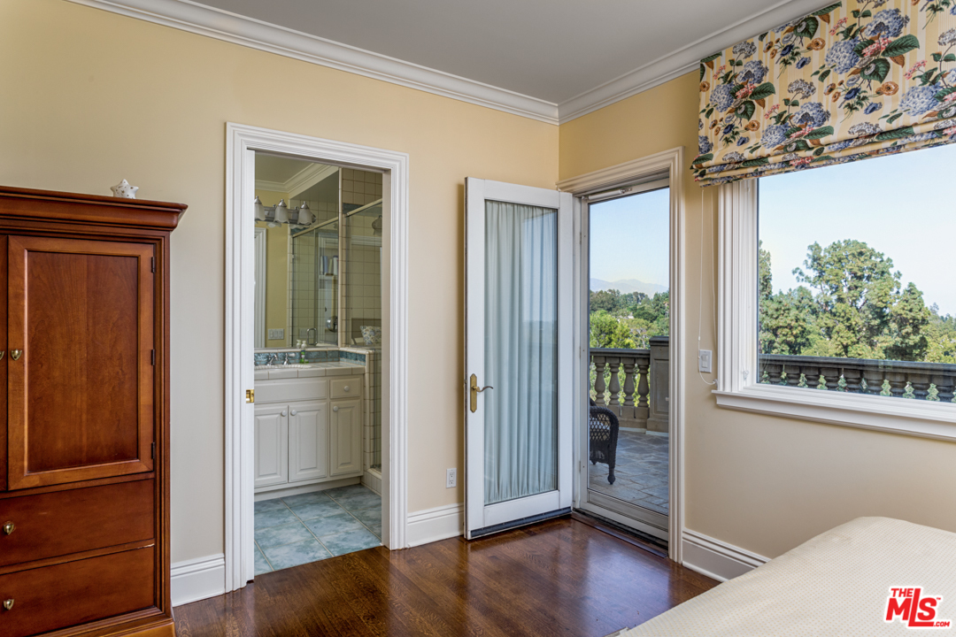 150 Patrician Way Pasadena, CA 91105 - Photo 24 of 43