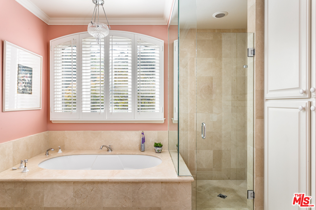 150 Patrician Way Pasadena, CA 91105 - Photo 30 of 43 a bathroom with a granite countertop sink and a bathtub
