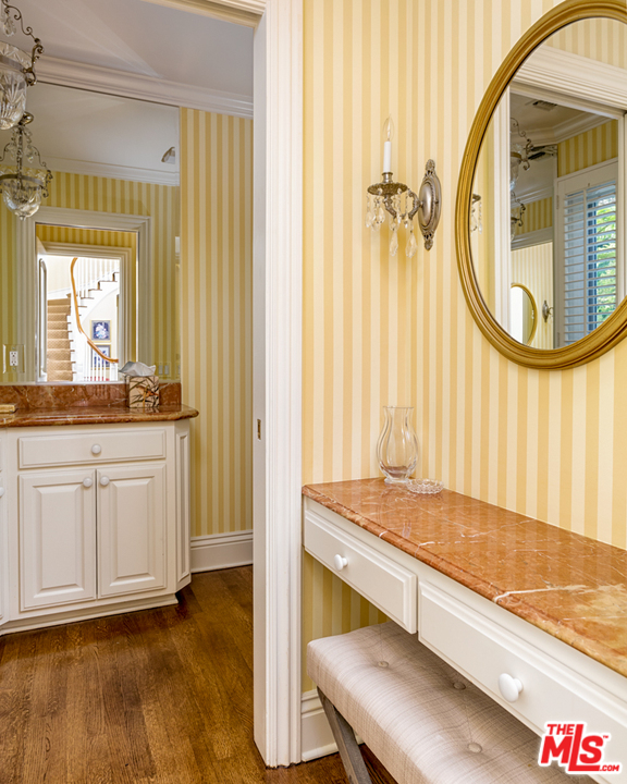 150 Patrician Way Pasadena, CA 91105 - Photo 4 of 43 a bathroom with a sink and a mirror