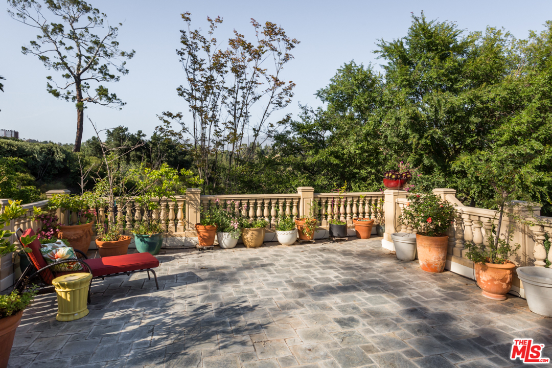 150 Patrician Way Pasadena, CA 91105 - Photo 34 of 43 a balcony with chairs and wooden fence
