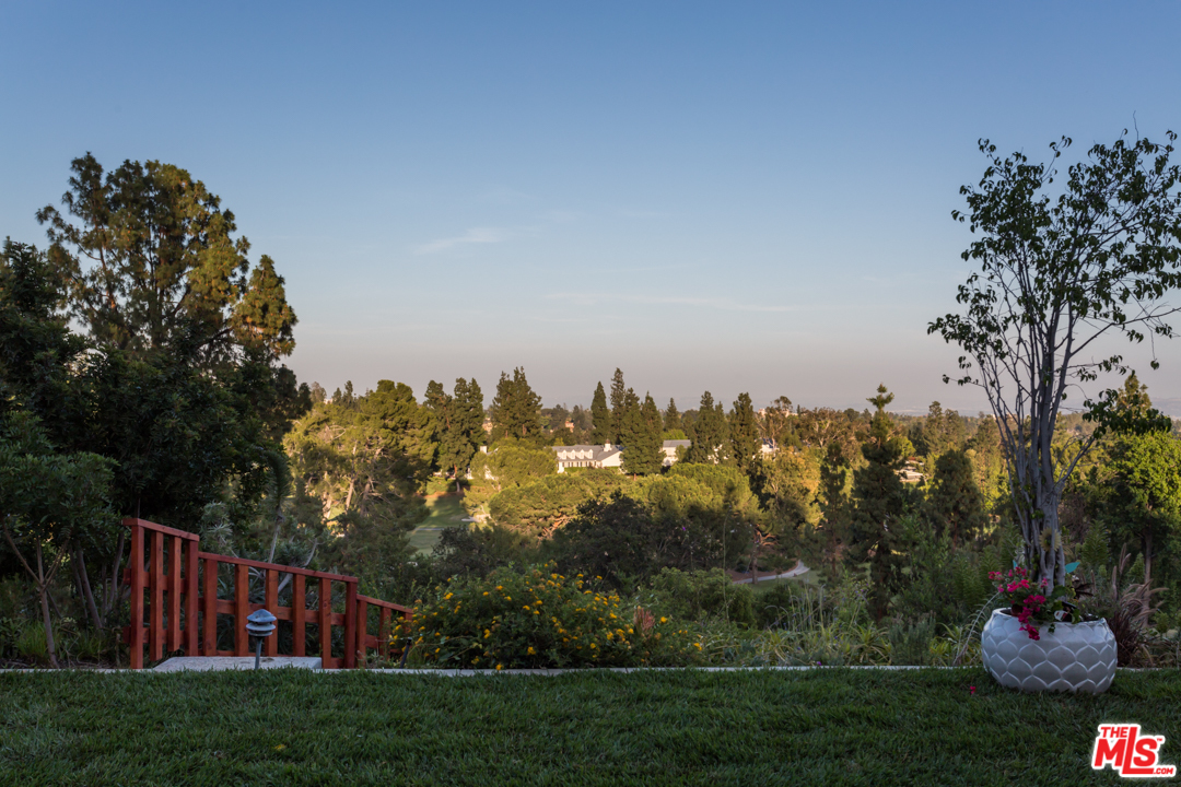 150 Patrician Way Pasadena, CA 91105 - Photo 42 of 43 a view of a garden