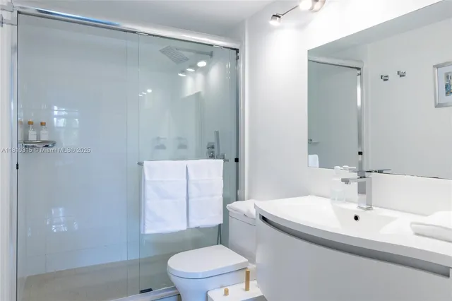 $5,000 | Biscayne Yacht and Country Club, Aventura, FL 33180