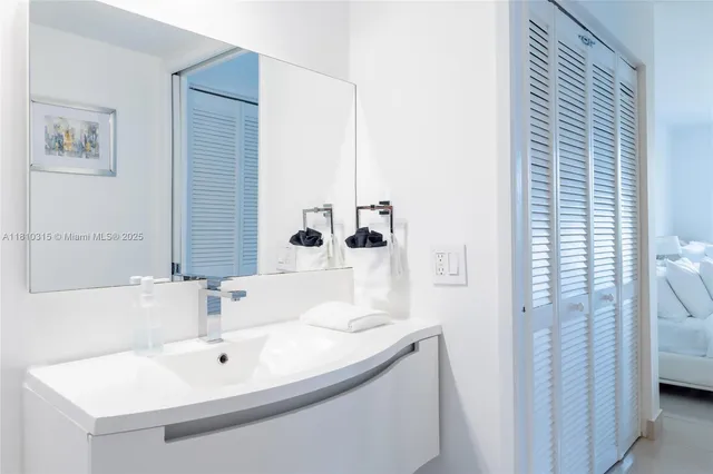 $5,000 | Biscayne Yacht and Country Club, Aventura, FL 33180