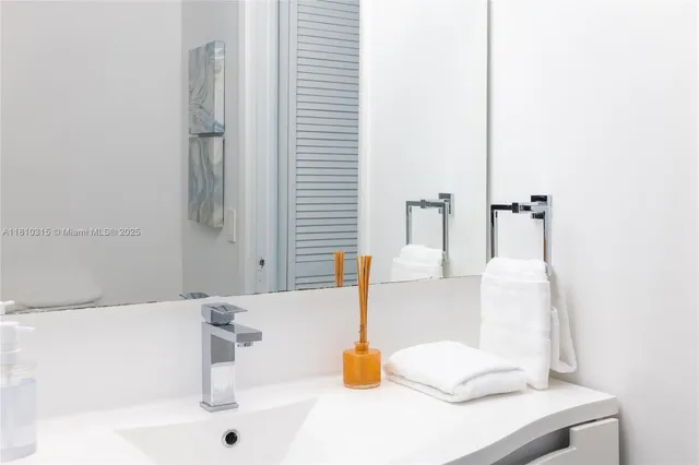 $5,000 | Biscayne Yacht and Country Club, Aventura, FL 33180