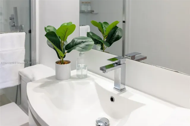 $5,000 | Biscayne Yacht and Country Club, Aventura, FL 33180