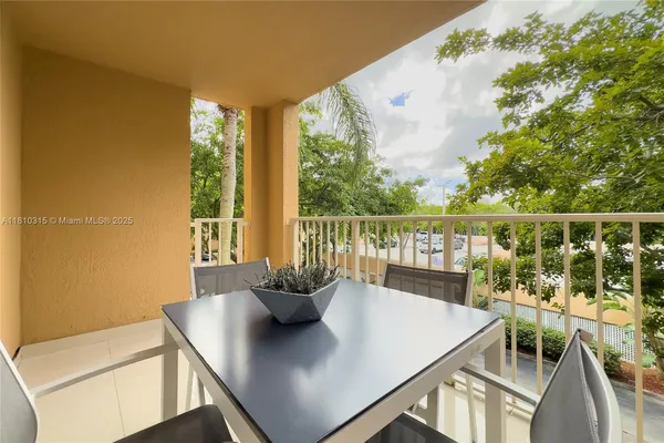 $5,000 | The Yacht Club, Aventura, FL 33180