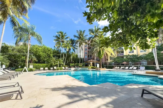 $5,000 | Biscayne Yacht and Country Club, Aventura, FL 33180