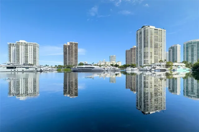 $5,000 | Biscayne Yacht and Country Club, Aventura, FL 33180