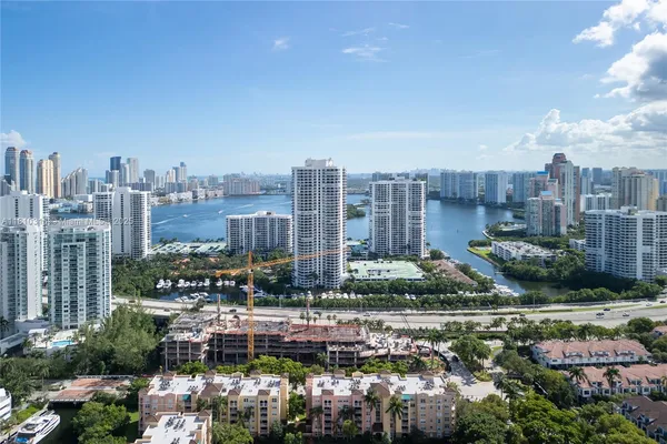 $5,000 | The Yacht Club, Aventura, FL 33180