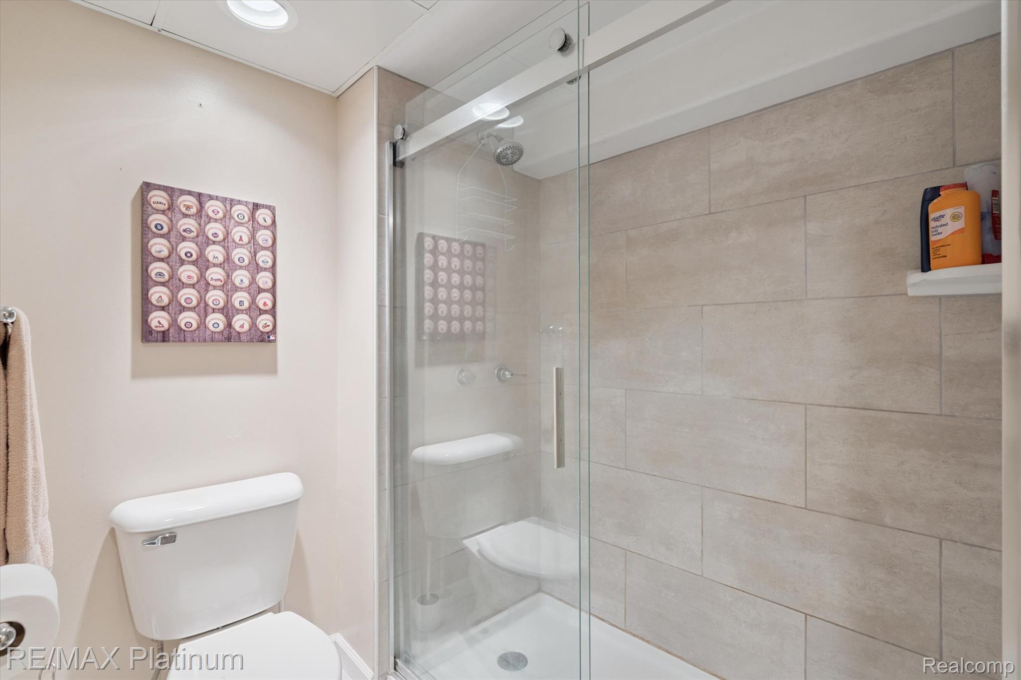 3302 Rolston Road Fenton, MI 48430 - Photo 43 of 54 45-3302-Rolston-Rd-Fenton-MI-48430-WindowStill-40.jpg