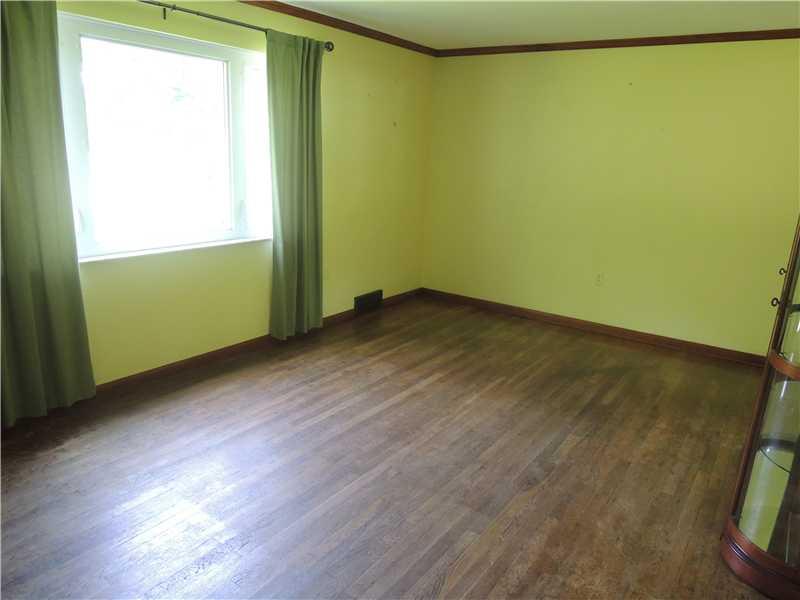 11 River Road Plum, PA 15068 - Photo 2 of 16 Living Room.