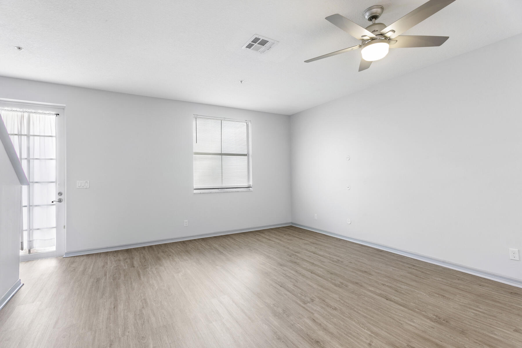 4316 Main Street Jupiter, FL 33458 - Photo 3 of 26 4316_Main_01_MLS