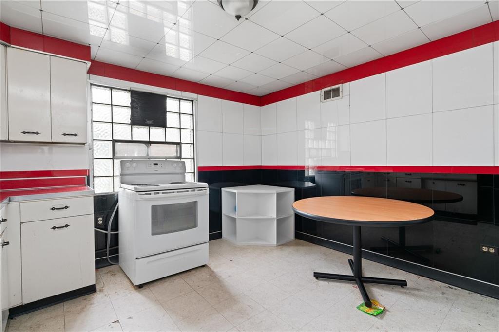 2021 Mt Troy Road Pittsburgh, PA 15212 - Photo 15 of 38