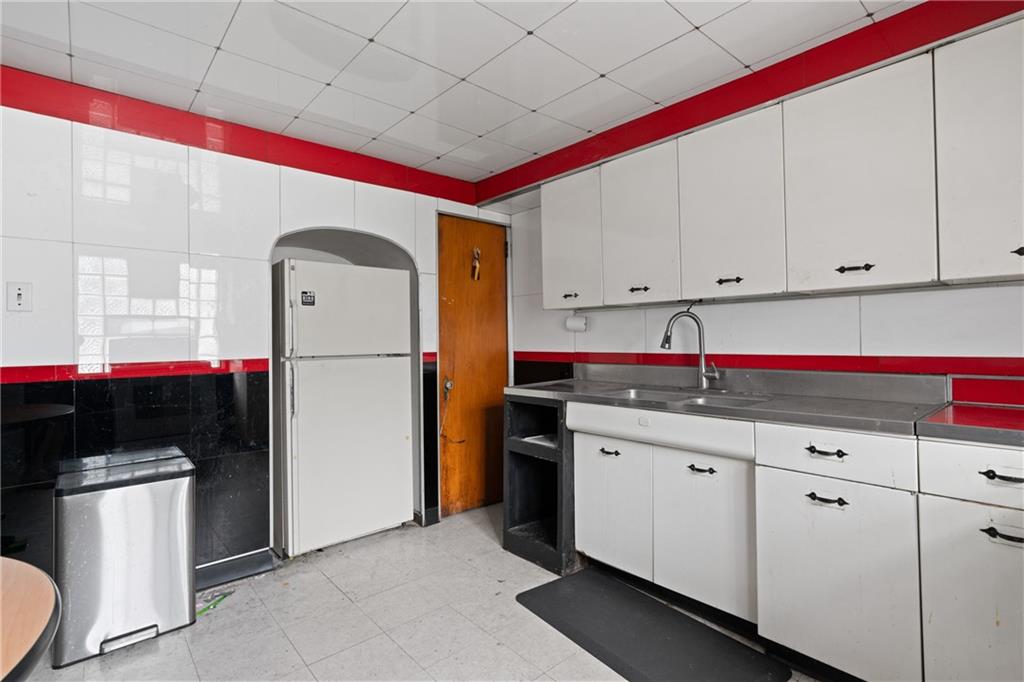 2021 Mt Troy Road Pittsburgh, PA 15212 - Photo 16 of 38