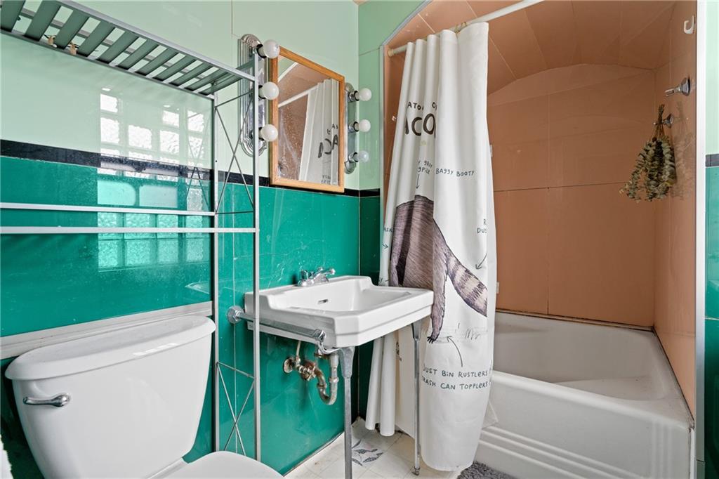 2021 Mt Troy Road Pittsburgh, PA 15212 - Photo 19 of 38