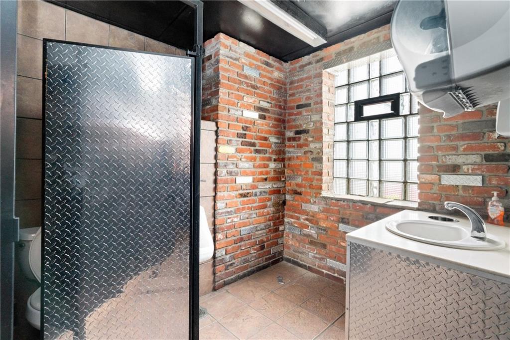 2021 Mt Troy Road Pittsburgh, PA 15212 - Photo 25 of 38