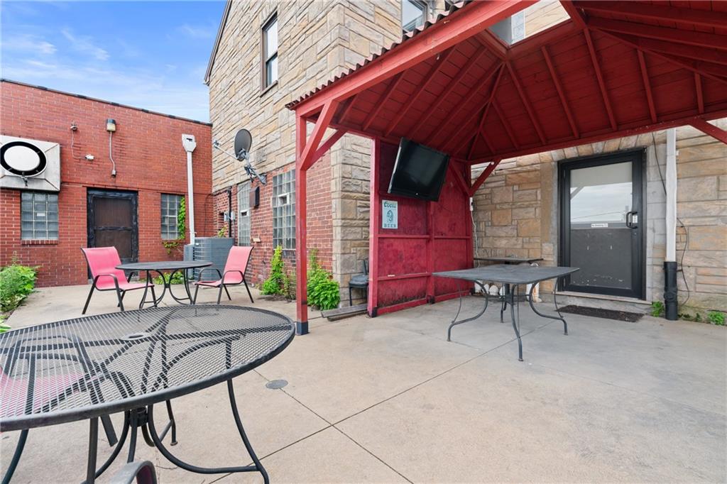 2021 Mt Troy Road Pittsburgh, PA 15212 - Photo 36 of 38