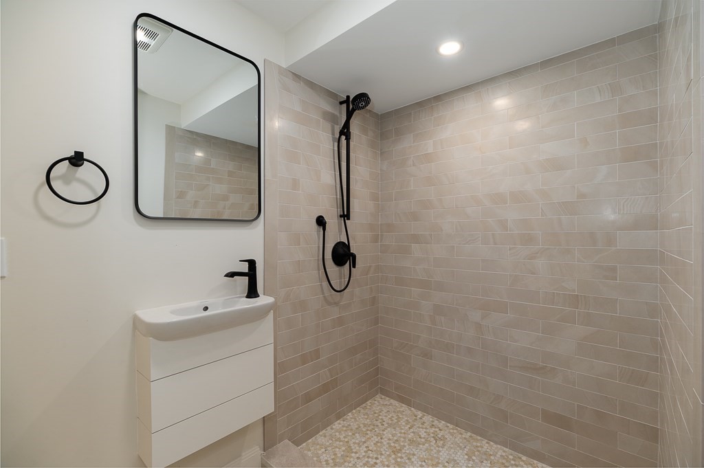 5 Samoset Road, Unit B Gloucester, MA 01930 - Photo 31 of 35