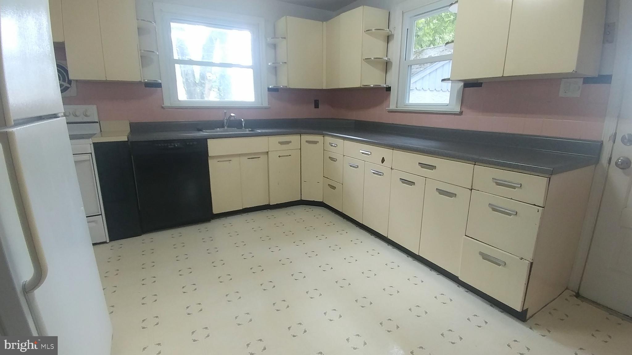 1249 Clyde Road Warminster, PA 18974 - Photo 8 of 33 Kitchen