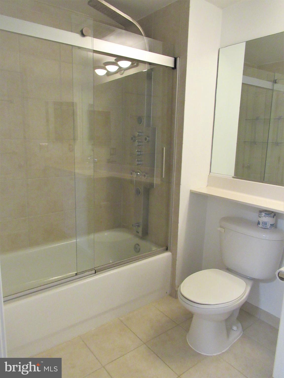 851 North Glebe Road, Unit 714 Arlington, VA 22203 - Photo 19 of 33 Bathroom
