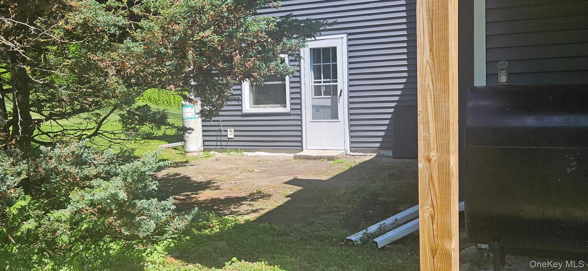 105 Ridge Road, Unit 1 Marlboro, NY 12542 - Photo 8 of 9 Side entrance