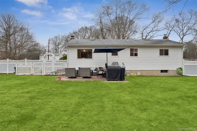 a view of a house with backyard and a tree