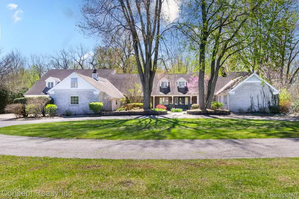 $749,999 | 3215 Edgevale Drive, Lambertville, MI 48144