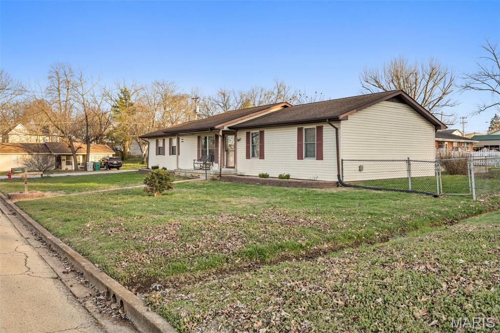 102 Laura Street Farmington, MO 63640 - Photo 3 of 23