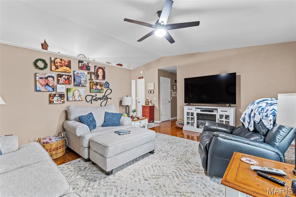 102 Laura Street Farmington, MO 63640 - Photo 8 of 23