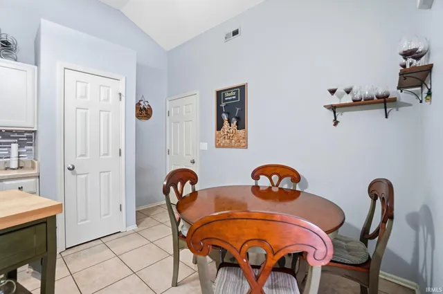 $189,900 | 1918 Beechmont Drive, Fort Wayne, IN 46825