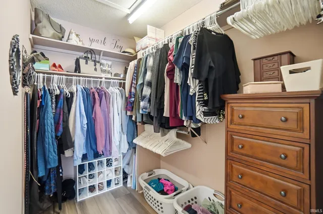 $189,900 | 1918 Beechmont Drive, Fort Wayne, IN 46825