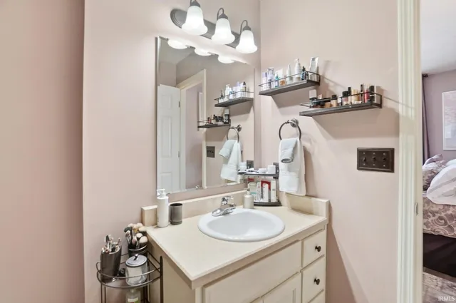 $189,900 | 1918 Beechmont Drive, Fort Wayne, IN 46825