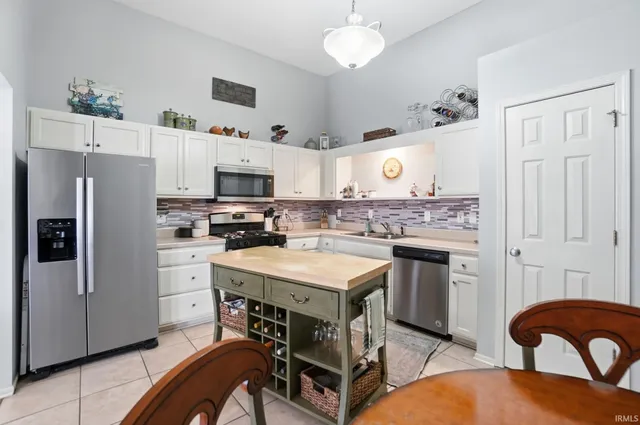 $189,900 | 1918 Beechmont Drive, Fort Wayne, IN 46825