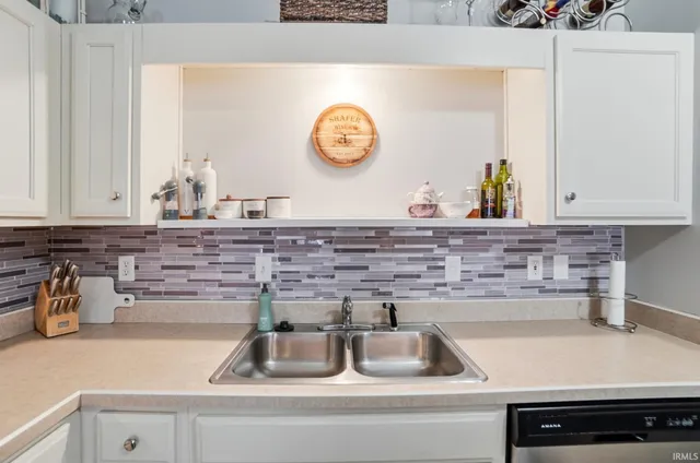 $189,900 | 1918 Beechmont Drive, Fort Wayne, IN 46825