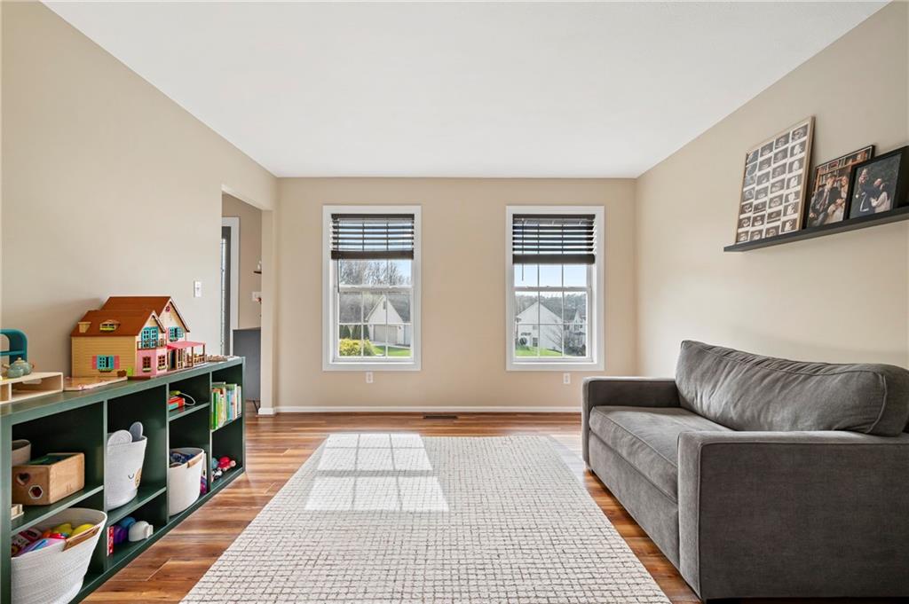 5010 Oak Point Drive McKees Rocks, PA 15136 - Photo 7 of 37