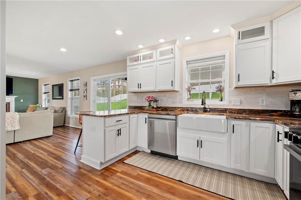 5010 Oak Point Drive McKees Rocks, PA 15136 - Photo 9 of 37