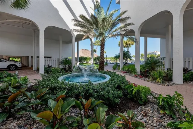 a view of a fountain in the backyard of a house