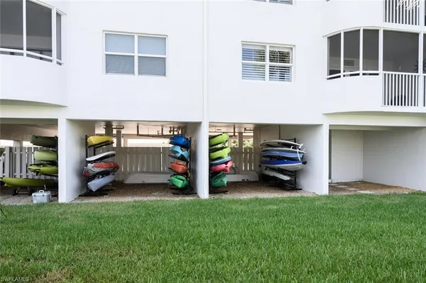 a view of a yard in front of house