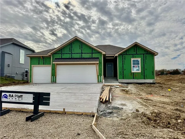 $419,000 | 15645 Sheridan Court, Basehor, KS 66007