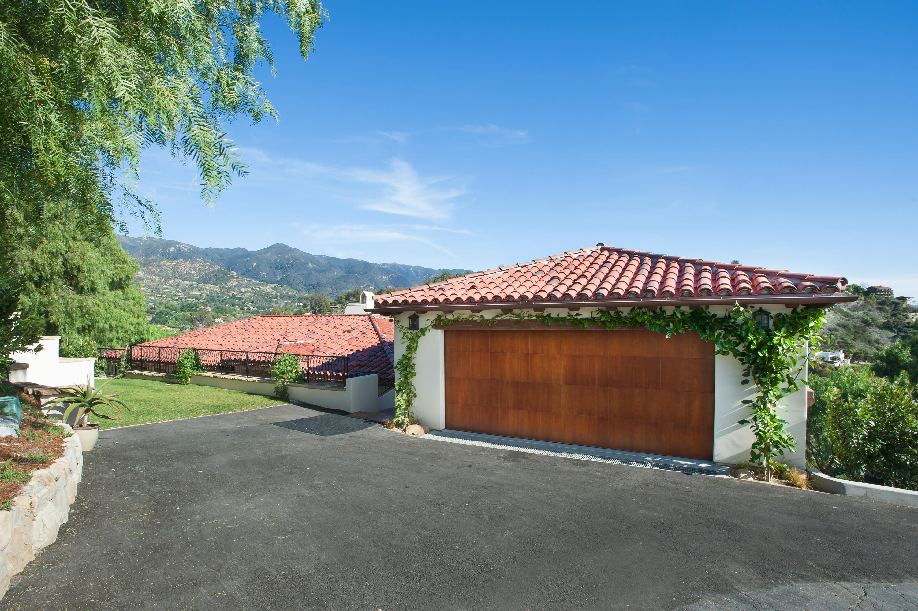 20 Alisal Road Santa Barbara, CA 93103 - Photo 4 of 33 a view of a house with a yard