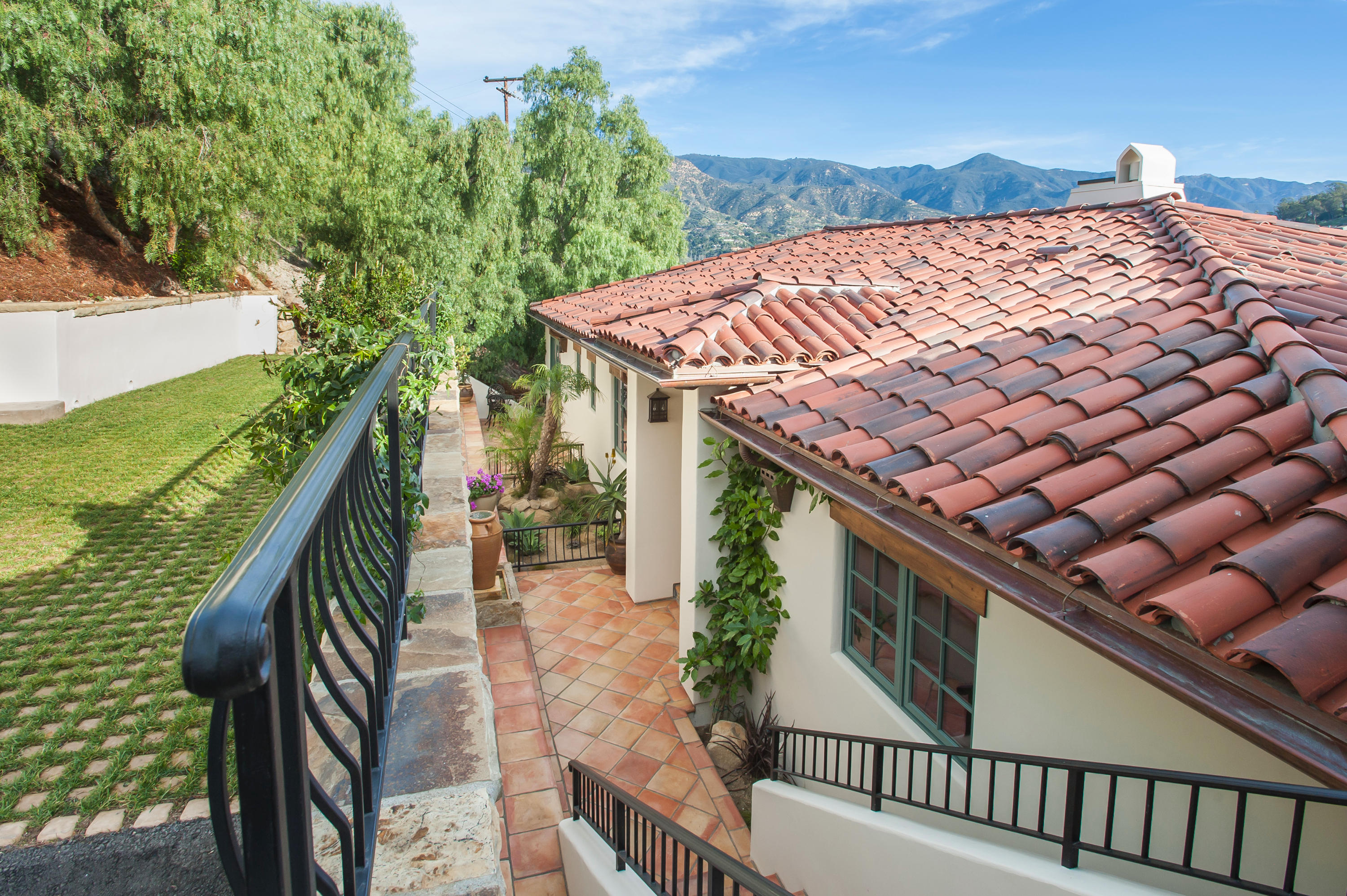20 Alisal Road Santa Barbara, CA 93103 - Photo 5 of 33 a view of a roof deck with wooden floor and fence
